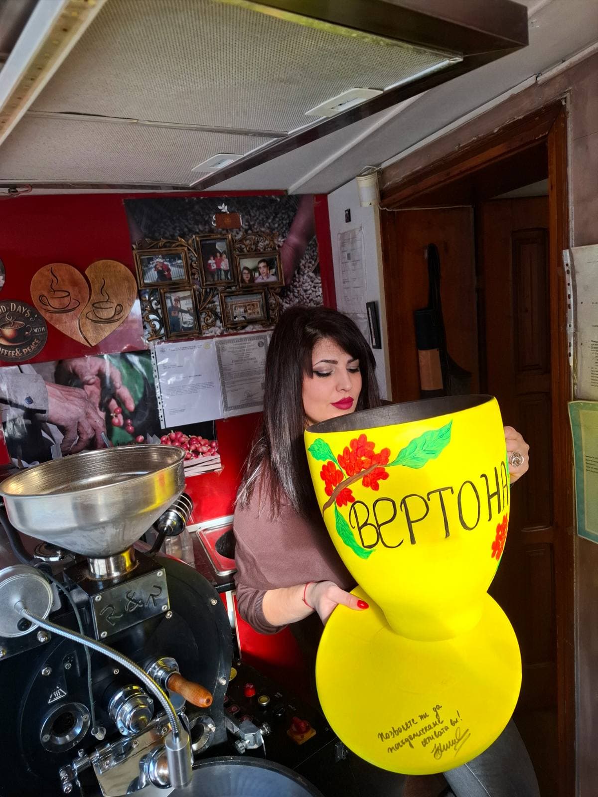Ръчно изрисуваната чаша „Вертона“